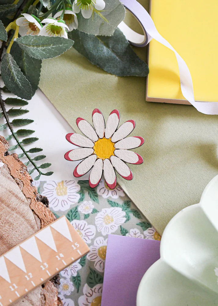 Big Daisy Brooch - Wood